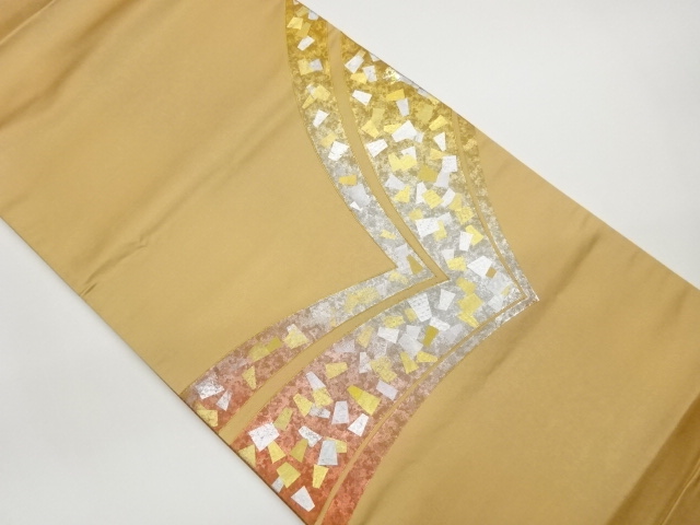 Nagoya obi with gold-colored curved pattern